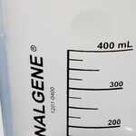 Nalgene&trade; Polypropylene Griffin Low-Form Plastic Beakers
