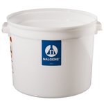 Nalgene&trade; 大型圆柱形 HDPE 容器（带盖）