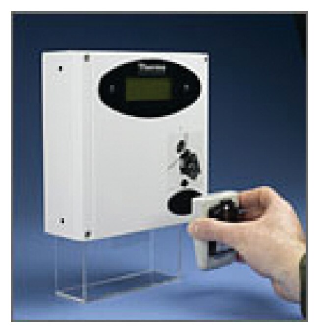 ACU 配有红外光纤线路的访问控制读取器