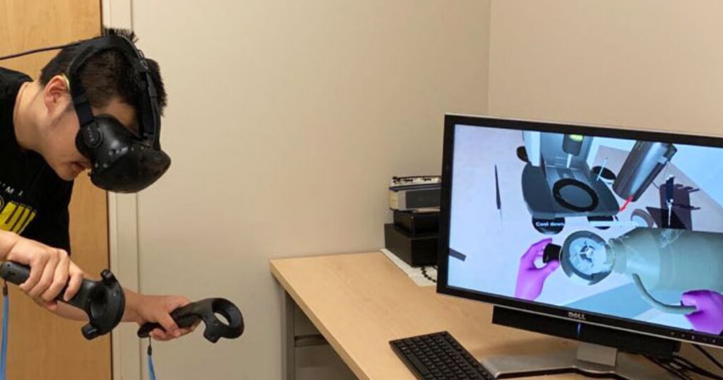 Introduction to cryo-EM using virtual reality