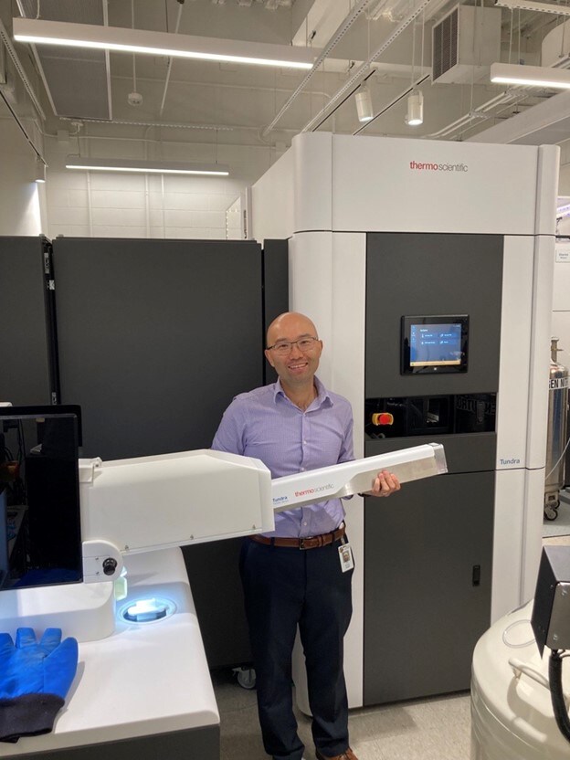 Edward Eng with the Thermo Scientific Tundra Cryo-TEM at New York Structural Biology Center Edward Eng with the Thermo Scientific Tundra Cryo-TEM at New York Structural Biology Center