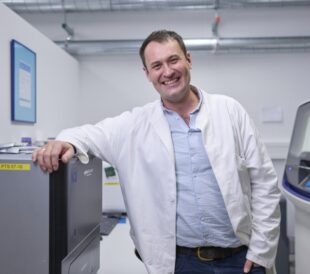 Clinical Pathologist in a Molecular Diagnostics Laboratory