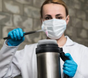 A liquid nitrogen bank containing suspension of stem cells. Cell culture for the biomedical diagnostic. Image: Elena Pavlovich/Shutterstock.com.