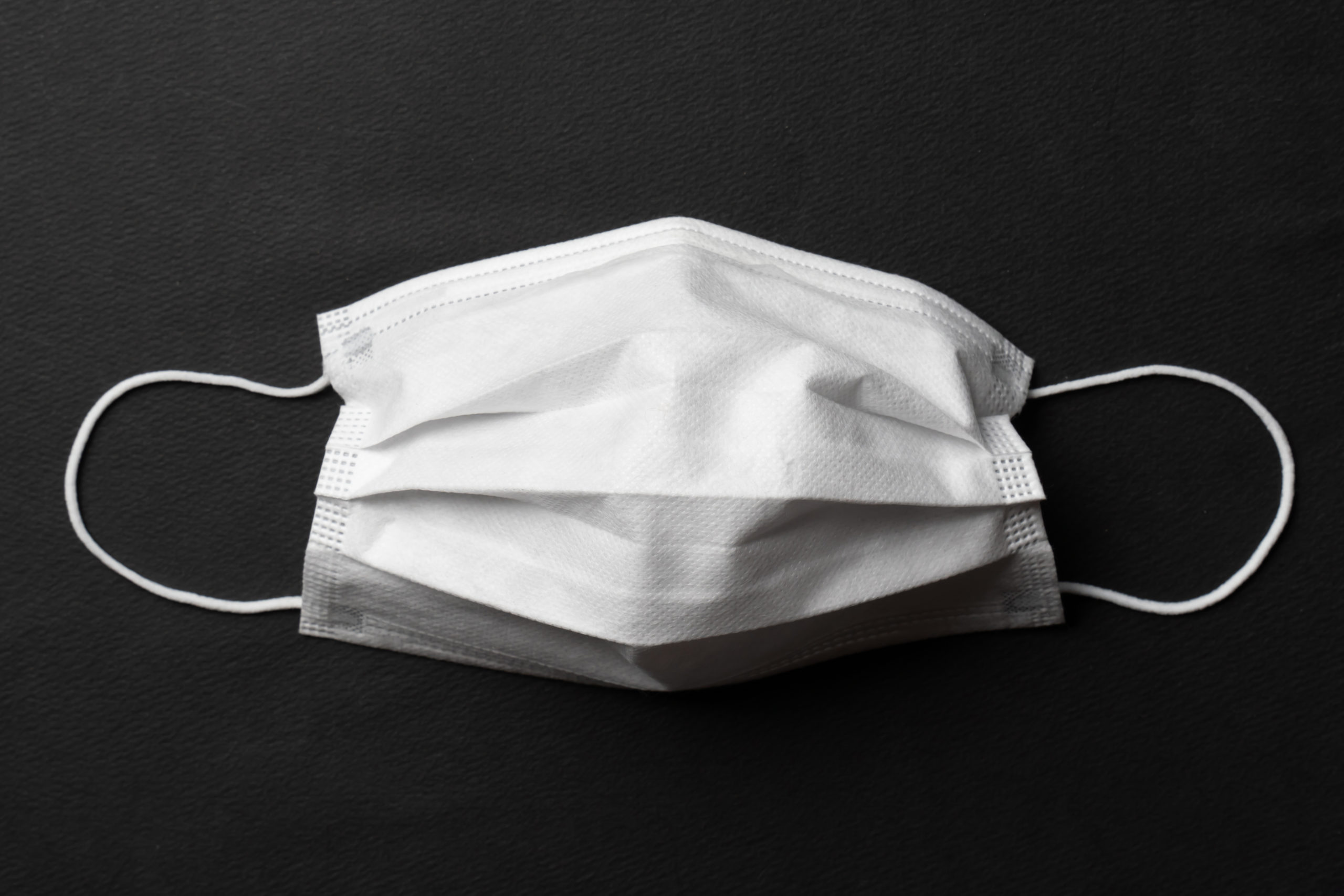 Disposable face mask made of nonwoven fabric Disposable face mask made of nonwoven fabric