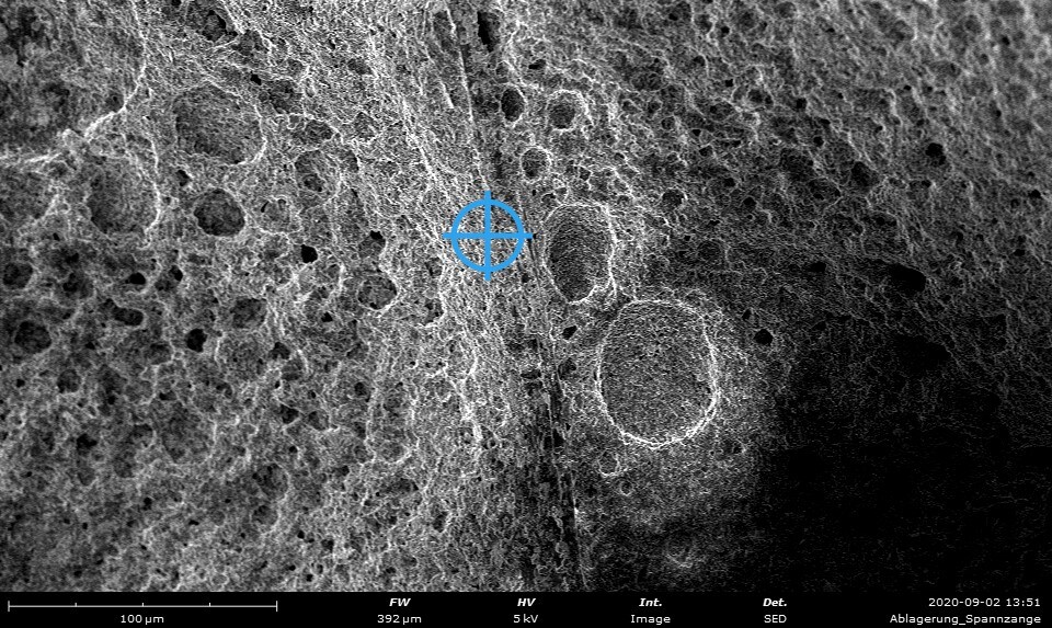 Particle analysis of soot showing the presence of silicon, confirming the ceramic nature of the particles.