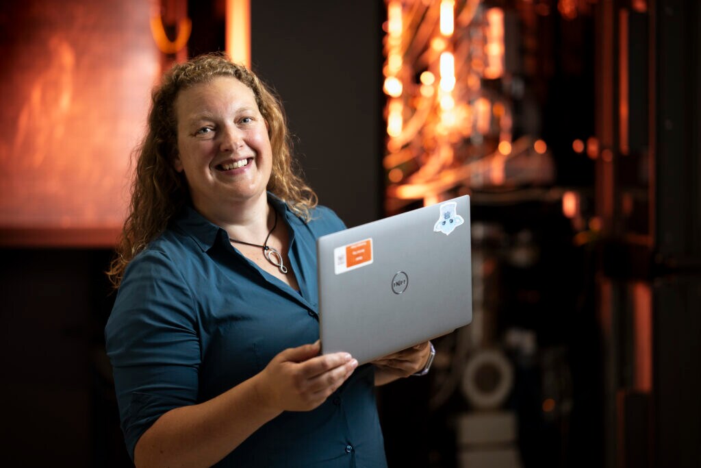 Innovation Lead Diana Mäkel offers remote maintenance and services for electron microscopy technology