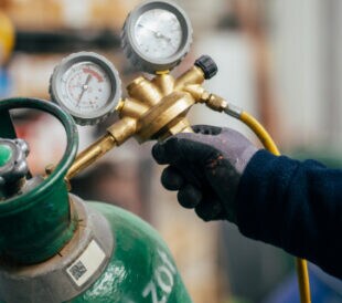 hand turning valve on a gas tank