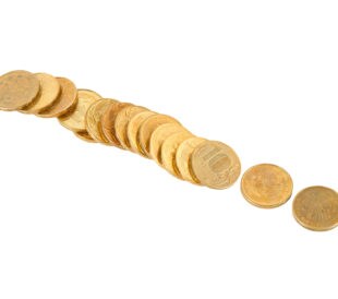 fake numismatic coins being brought into pawn shops.