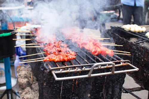 Smoky pork grill, meat cooked at high temperatures danger food and cancer risk from heterocyclic amines (HCAs) and polycyclic aromatic hydrocarbons (PAHs). Image: Microstock-Thailand/Shutterstock.com.