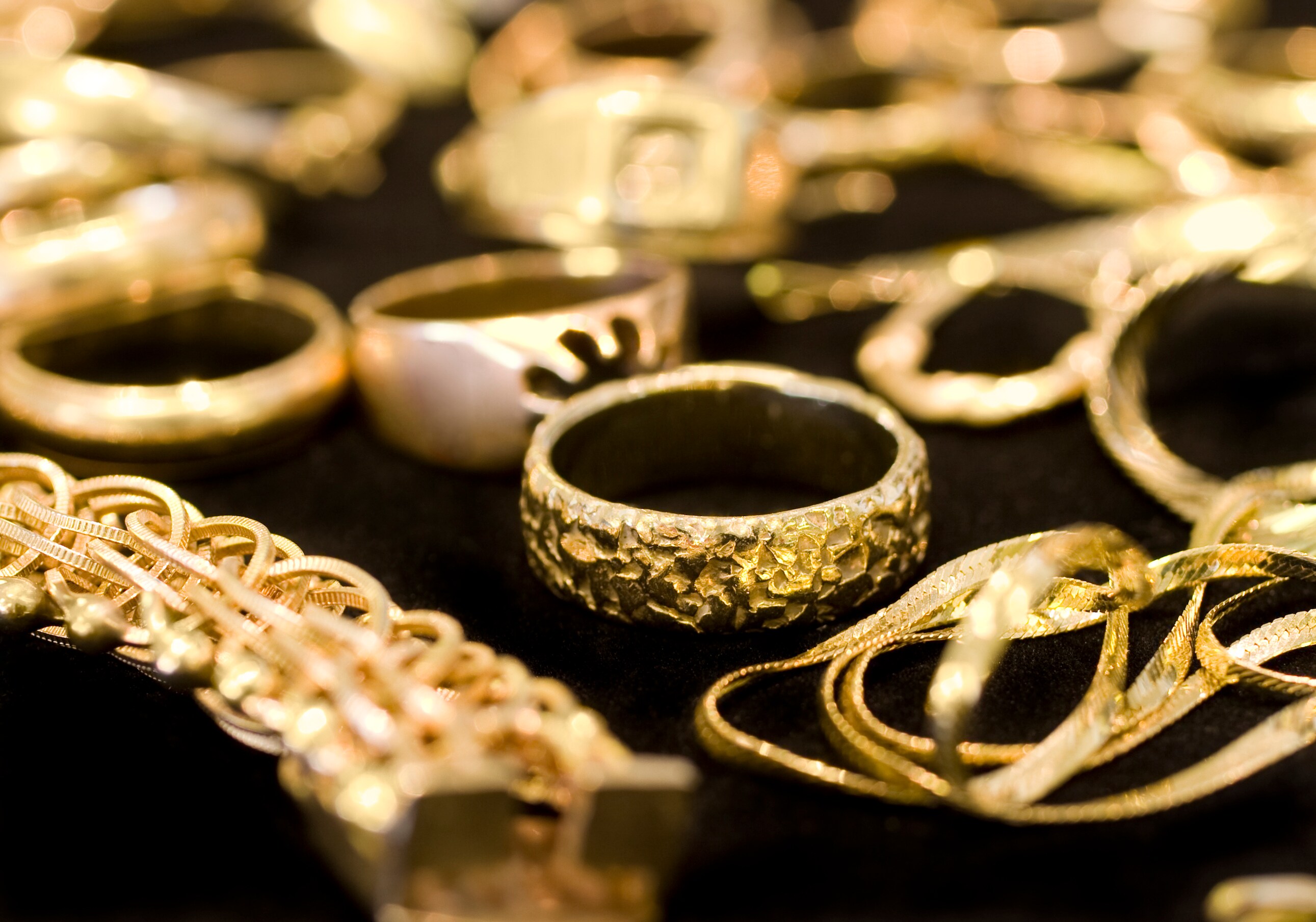 thick gold jewelry