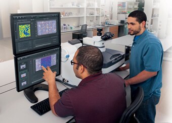 9109_4922_2guys_Fade 9109_4922_2guys_Fade