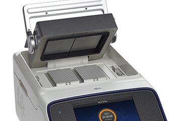 ProFlex PCR System Dual 384-well block Top and partial screen of the ProFlex PCR System containing the Dual 384-well block