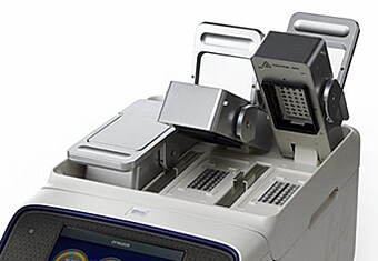 ProFlex PCR System 3 x 32-well block Top of the ProFlex PCR System containing the 3 x 32-well block