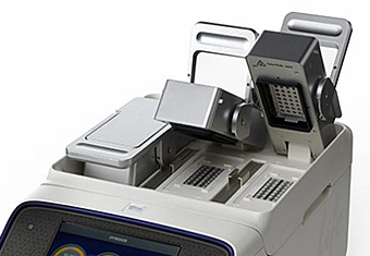ProFlex PCR System 3 x 32-well block Top of the ProFlex PCR System containing the 3 x 32-well block