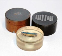 Samples embedded in a resin Samples embedded in a resin