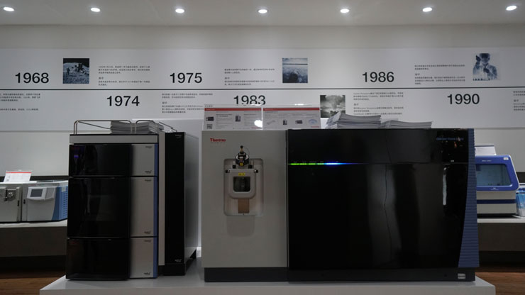 Vanquish系列UHPLC(左)和Orbitrap Fusion Lumos Tribrid三合一高分辨质谱系统 Vanquish系列UHPLC(左)和Orbitrap Fusion Lumos Tribrid三合一高分辨质谱系统