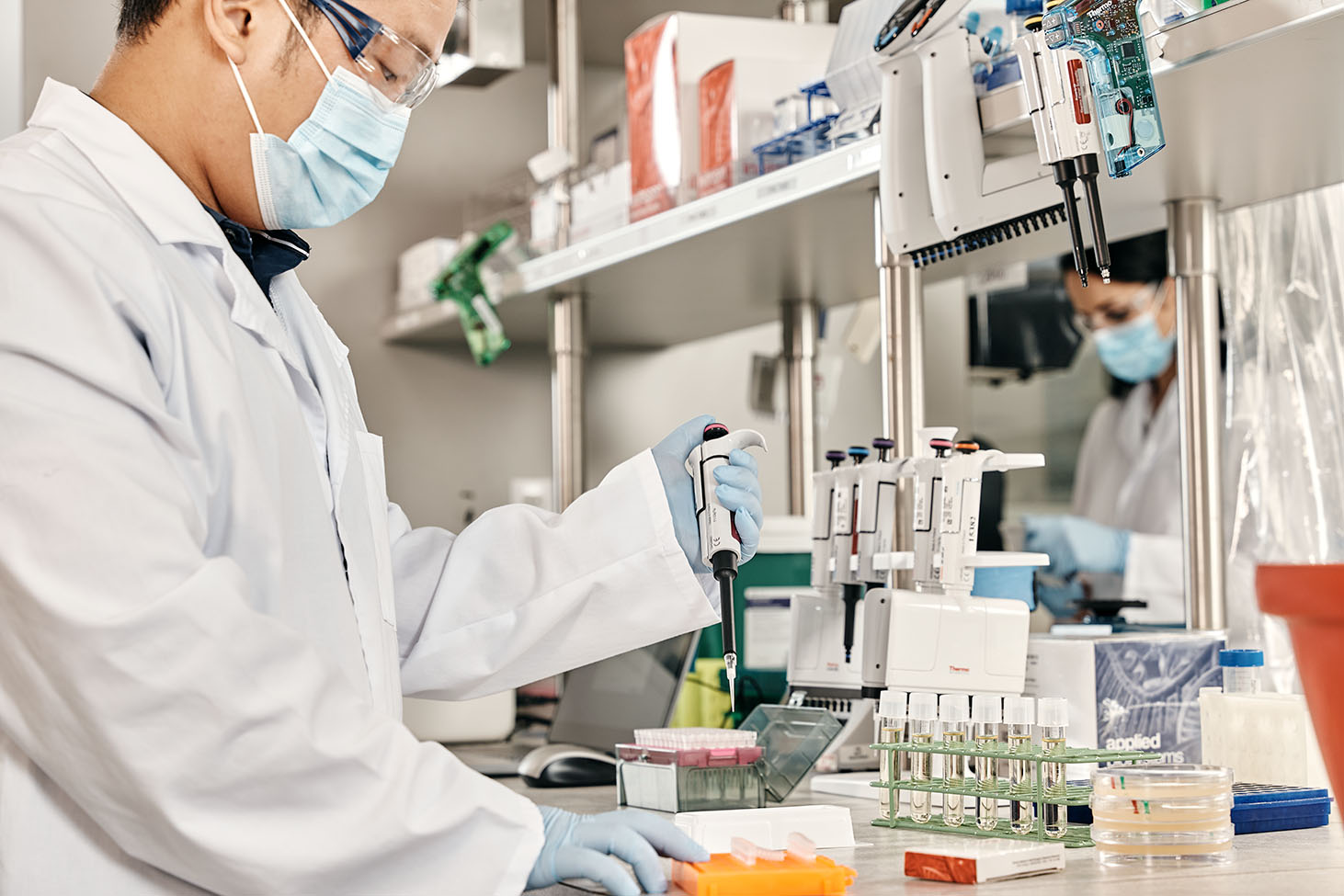 Gibson Assembly cloning method Bench scientist preparing downstream experiments to effortlessly arrange DNA fragments with Gibson Assembly HiFi and EX cloning kits and master mixes