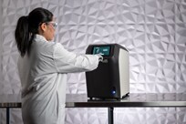 将卡盒插入仪器中,然后按 "start" 将卡盒插入仪器中,然后按 "start"