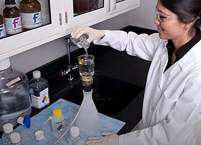 glass-vs-plastic glass-vs-plastic