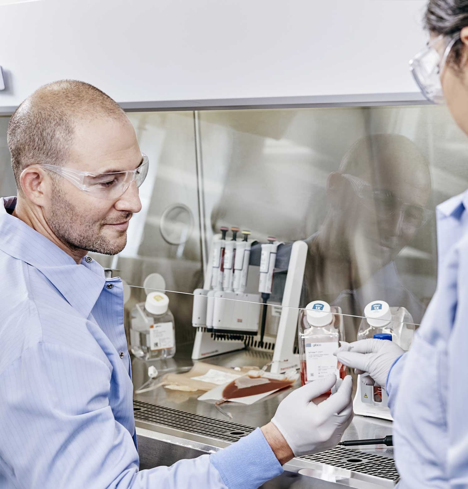Cell Therapy manufacturing reagents decorative image